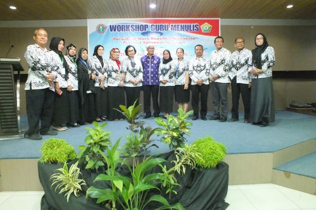 Workshop Guru Menulis dan Pelantikan Dewan Eksekutif APKS PGRI Sulawesi Tenggara