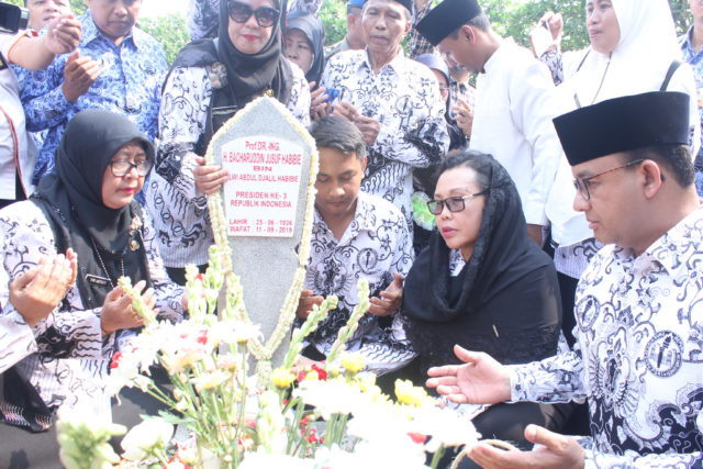 PB PGRI Ziarah ke Makam Pahlawan