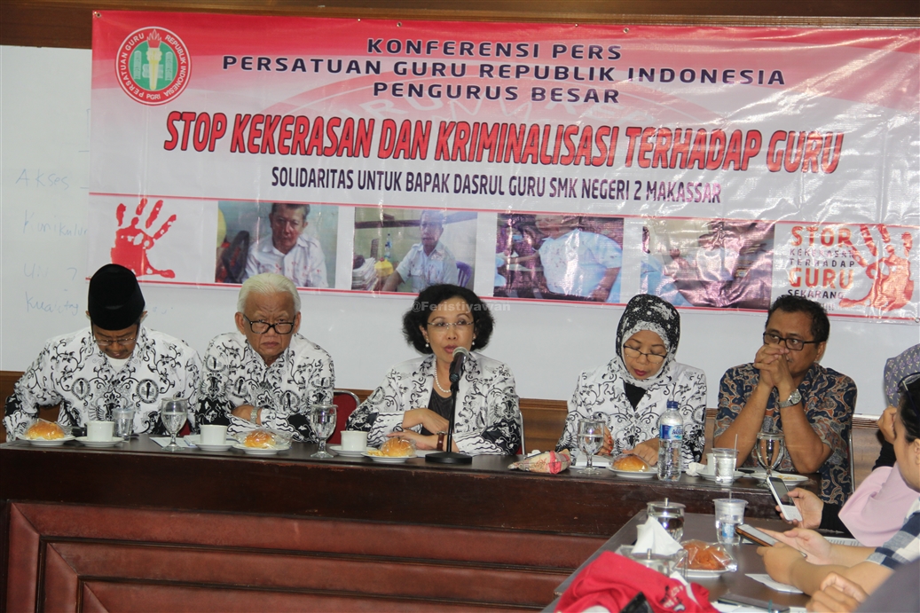 KONFERENSI PERS PB PGRI: TINDAKAN KEKERASAN TERHADAP BAPAK DASRUL GURU SMKN 2 MAKASSAR/TERHADAP PENGHINAAN-PELECEHAN PROFESI GURU